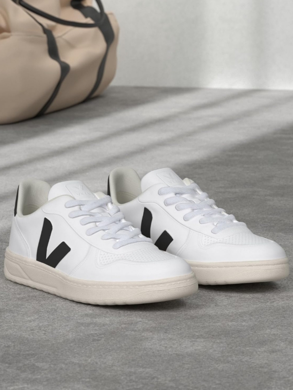 Veja Women's V-10 Leather Sneaker White Black Women's US 8 EU 39 Athleisure - Picture 2 of 13